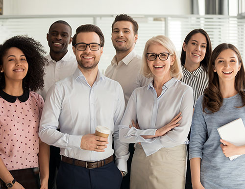 Smiling diverse employees posing for photo in office 경력